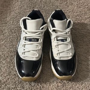 Jordan 11 concord low size 12 no og box but comes with replacement box